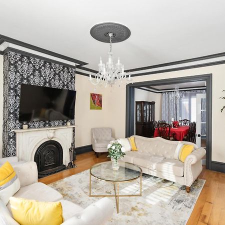 מונטריאול Centennial 6-Bedroom Waterfront Palace Sleeps 14 מראה חיצוני תמונה