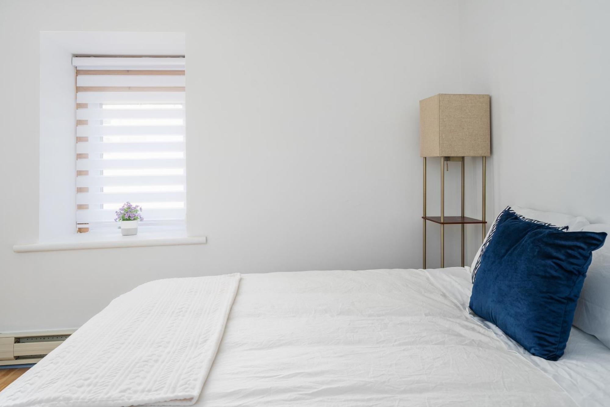 מונטריאול Centennial 6-Bedroom Waterfront Palace Sleeps 14 מראה חיצוני תמונה
