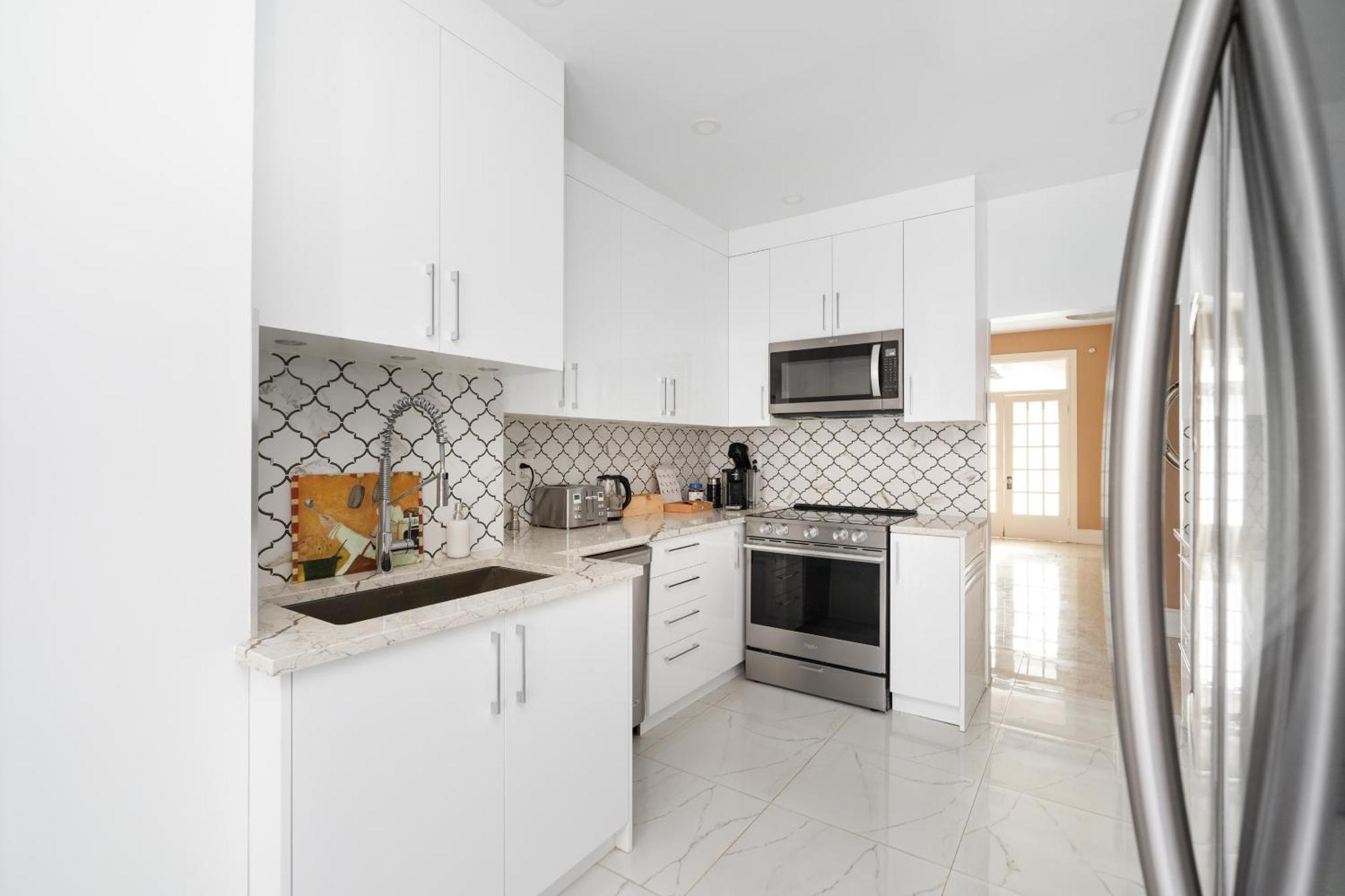 מונטריאול Centennial 6-Bedroom Waterfront Palace Sleeps 14 מראה חיצוני תמונה