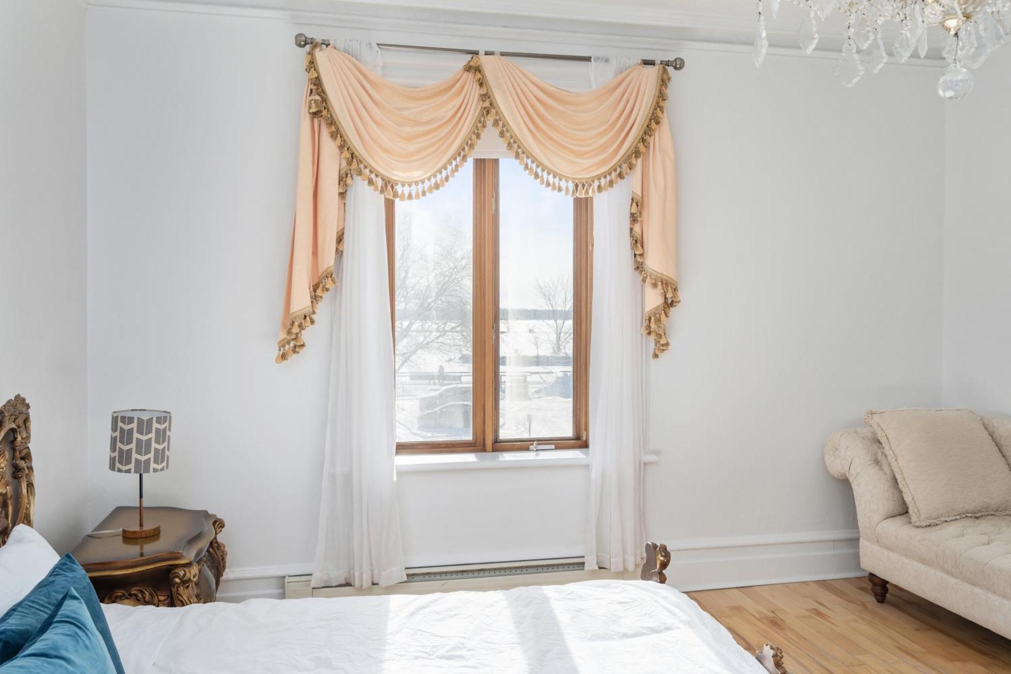 מונטריאול Centennial 6-Bedroom Waterfront Palace Sleeps 14 מראה חיצוני תמונה