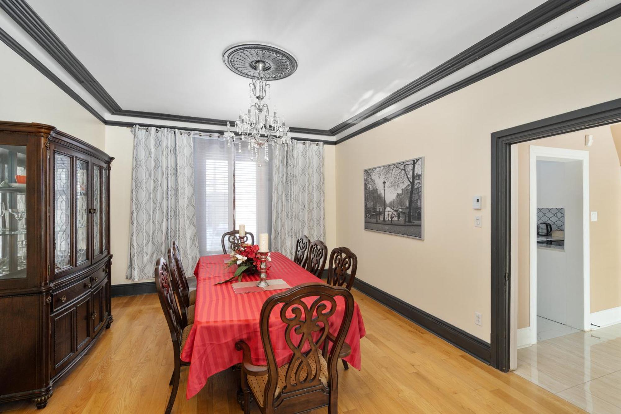 מונטריאול Centennial 6-Bedroom Waterfront Palace Sleeps 14 מראה חיצוני תמונה