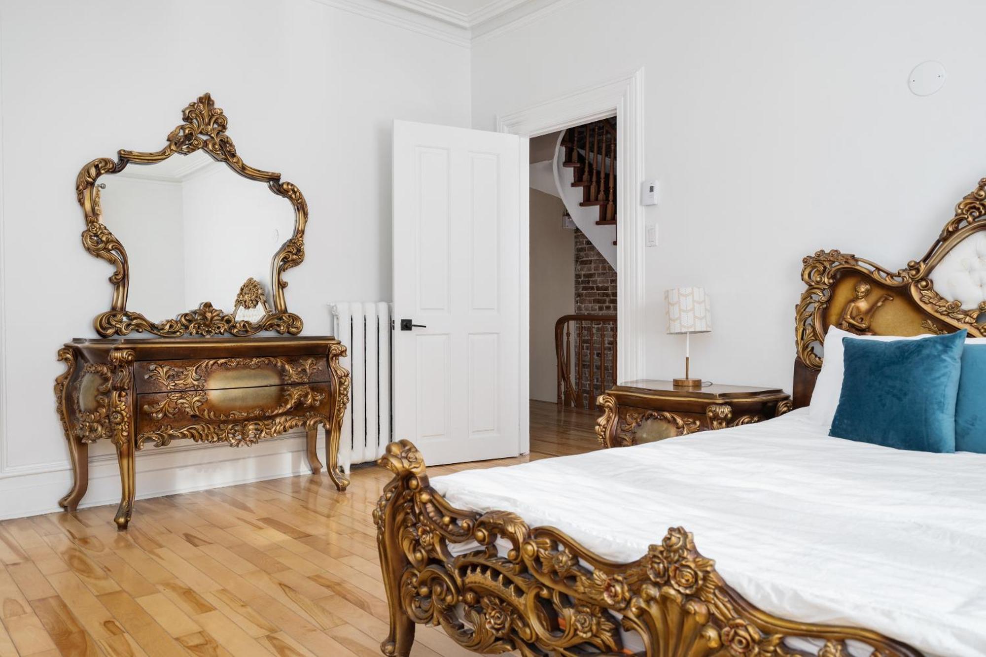 מונטריאול Centennial 6-Bedroom Waterfront Palace Sleeps 14 מראה חיצוני תמונה