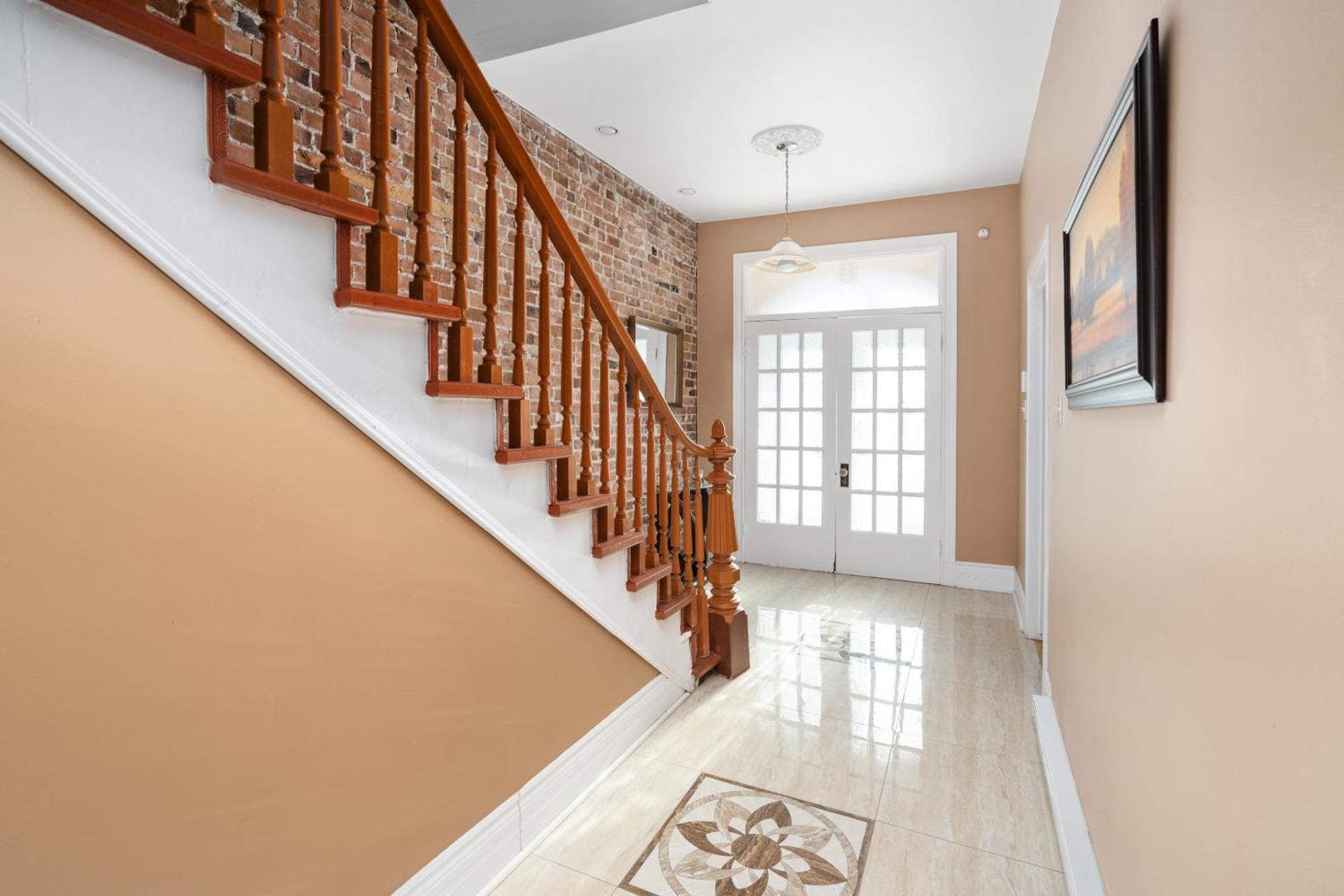מונטריאול Centennial 6-Bedroom Waterfront Palace Sleeps 14 מראה חיצוני תמונה