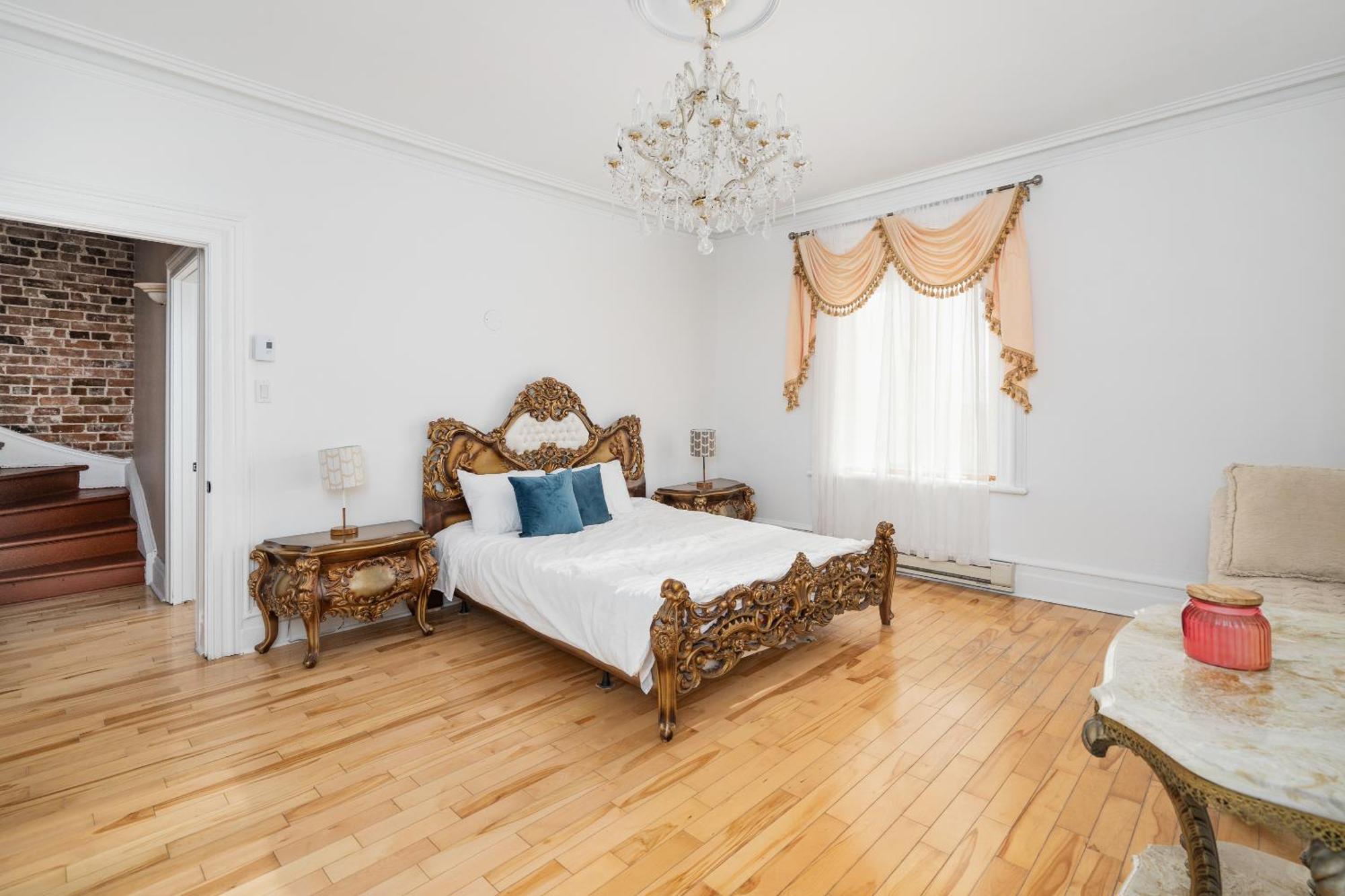 מונטריאול Centennial 6-Bedroom Waterfront Palace Sleeps 14 מראה חיצוני תמונה