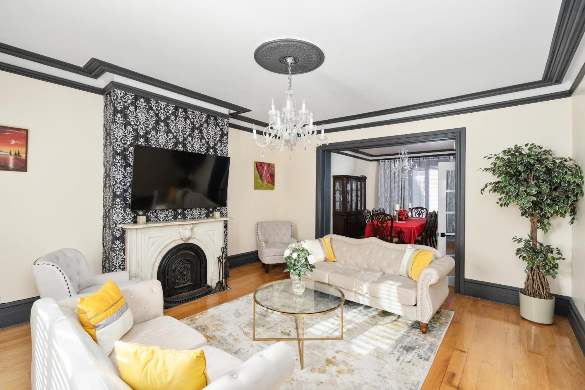 מונטריאול Centennial 6-Bedroom Waterfront Palace Sleeps 14 מראה חיצוני תמונה